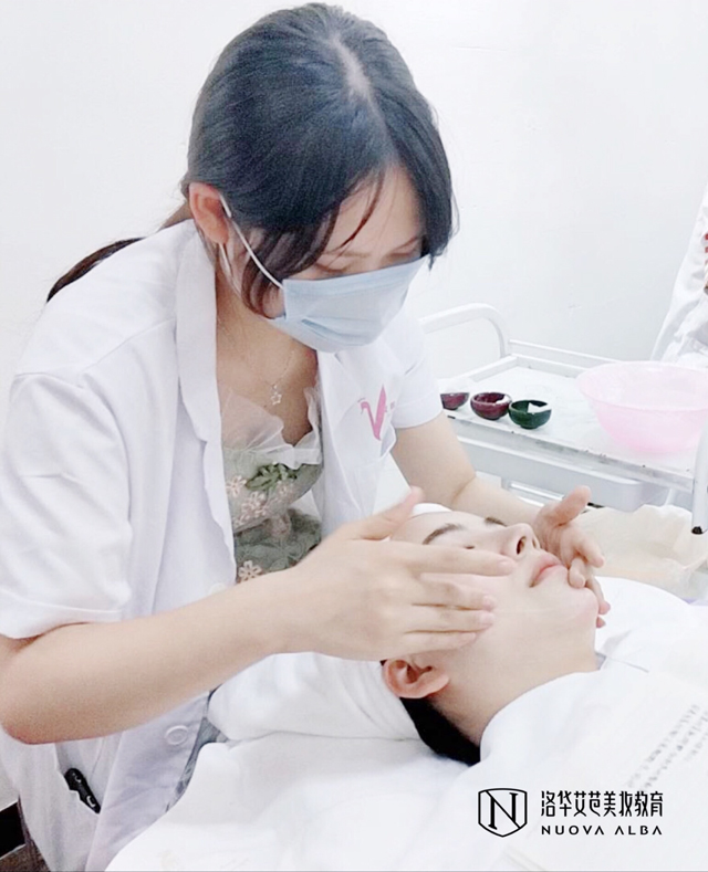 如何正確護(hù)膚？為什么用了這么貴的護(hù)膚品都沒(méi)效果